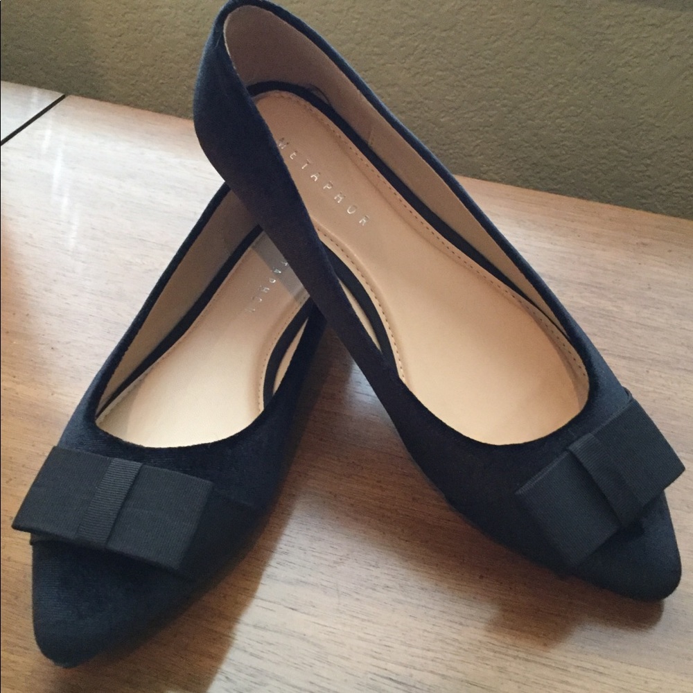 METAPHOR “BOW” FLAT